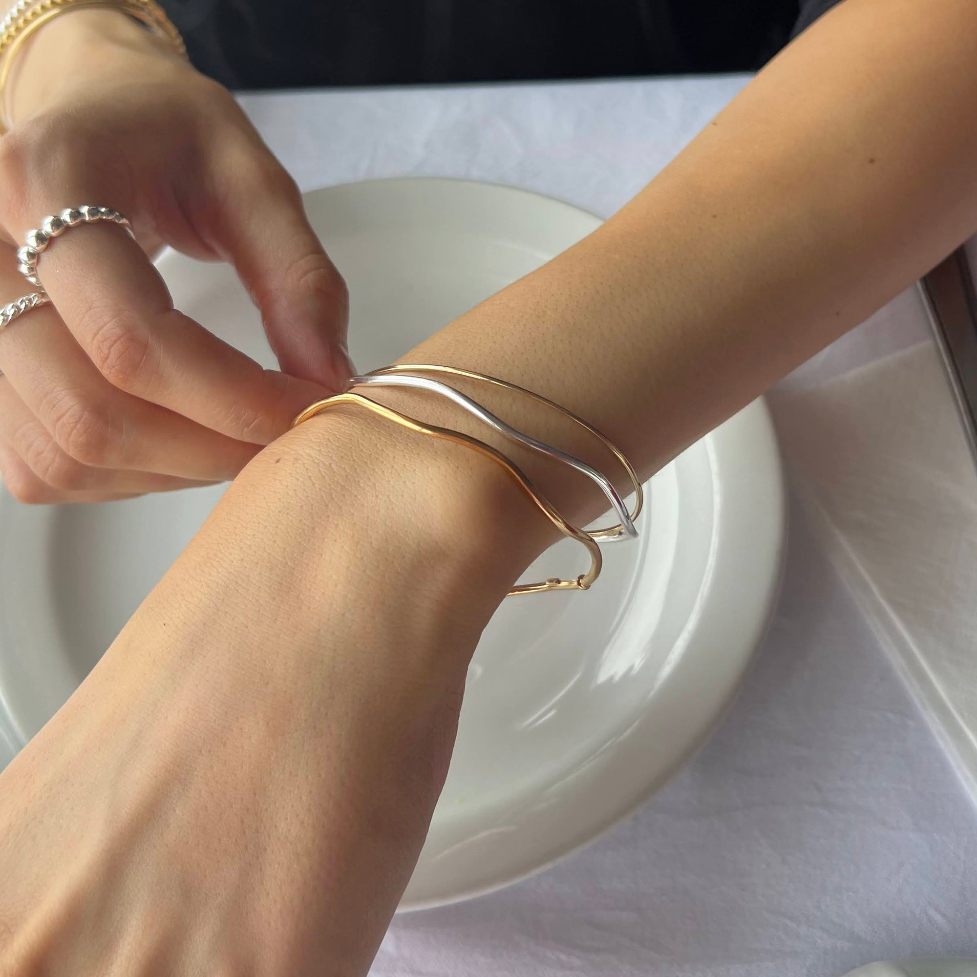 gold - silver - wavy bangle - seolgold